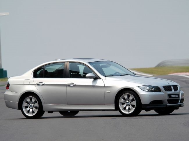 Запобіжники і реле BMW E90